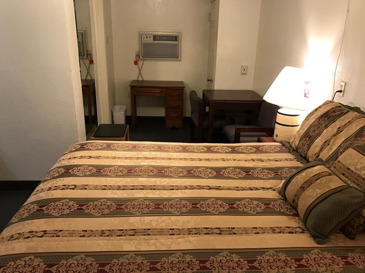Budget Inn Of Brownfield Экстерьер фото