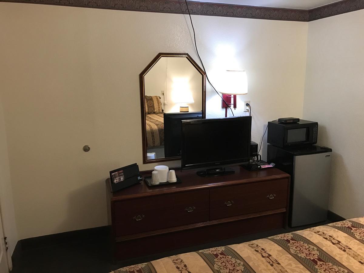 Budget Inn Of Brownfield Экстерьер фото
