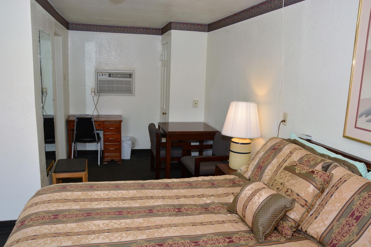 Budget Inn Of Brownfield Экстерьер фото